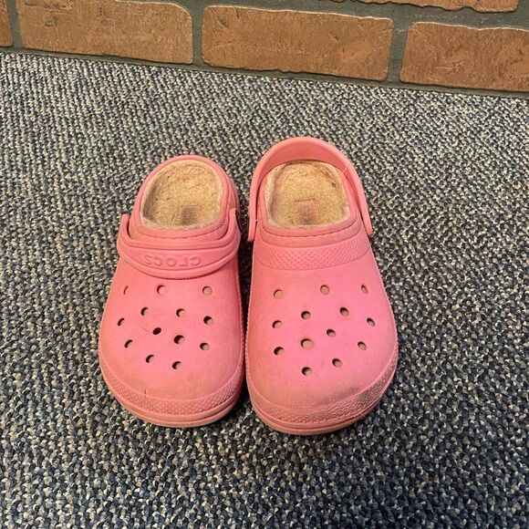 Crocs - Kids Pink Lined Crocs - Picture 2 of 4